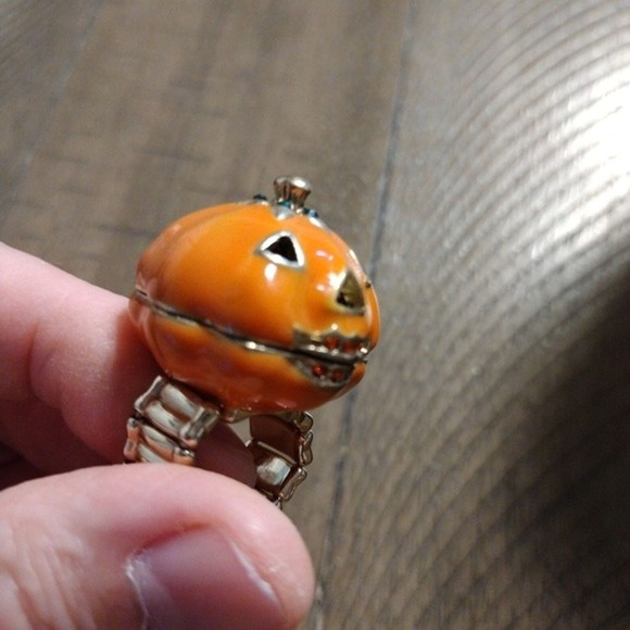Jack O Lantern Loocket Ring - Picture 9 of 10